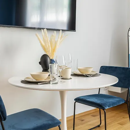 Bright Stylish Apartment In A Top Location-3