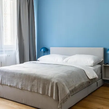 Bright Stylish Apartment In A Top Location-2